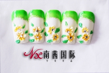 青島美容美發(fā)學校有美甲課程班嗎？