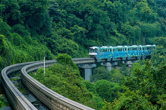 攝圖網(wǎng)_501371056_山城重慶立體交通單軌列車（企業(yè)商用）